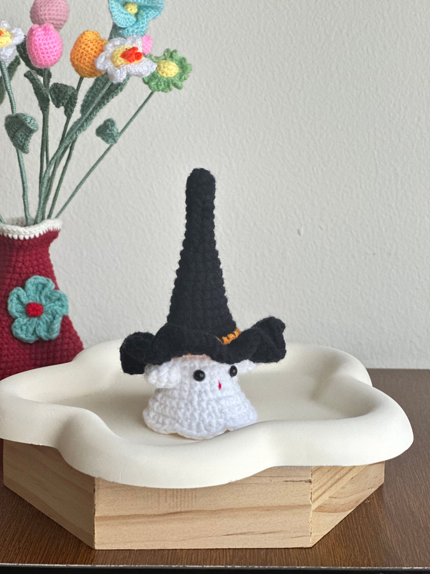 Adorable Crochet Ghost Figures with Themed Hats