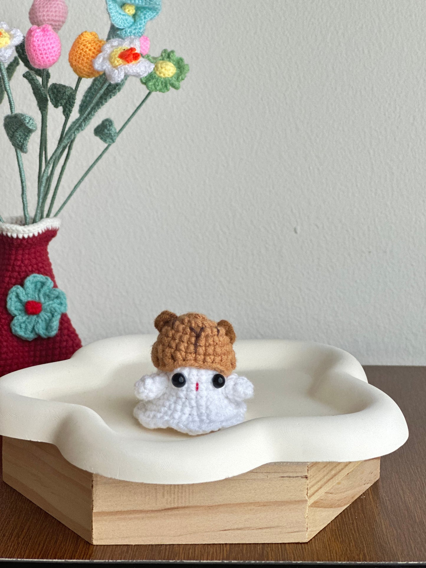 Adorable Crochet Ghost Figures with Themed Hats