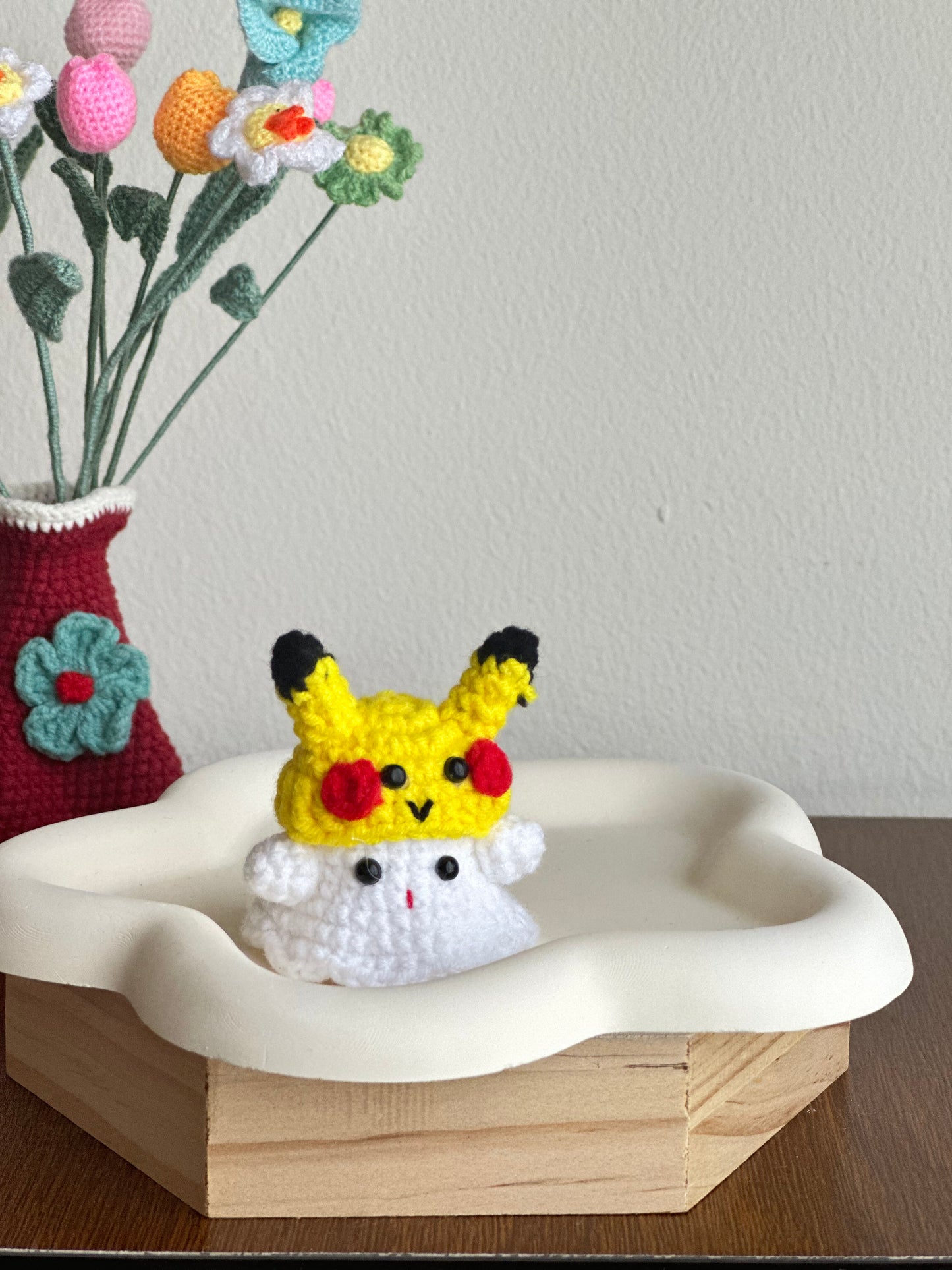 Adorable Crochet Ghost Figures with Themed Hats