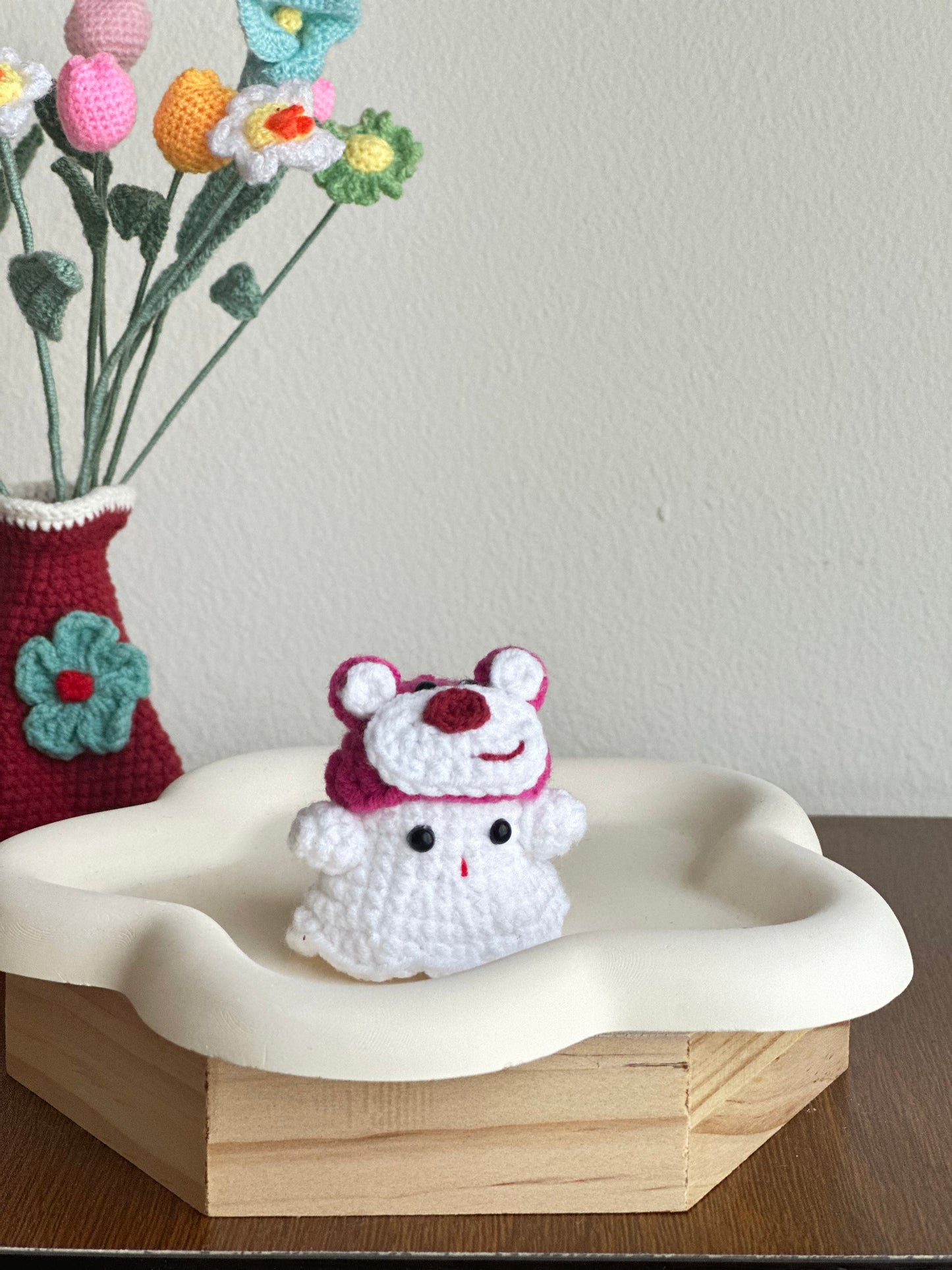 Adorable Crochet Ghost Figures with Themed Hats