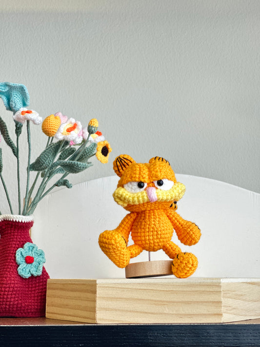 Crochet Garfield Figure